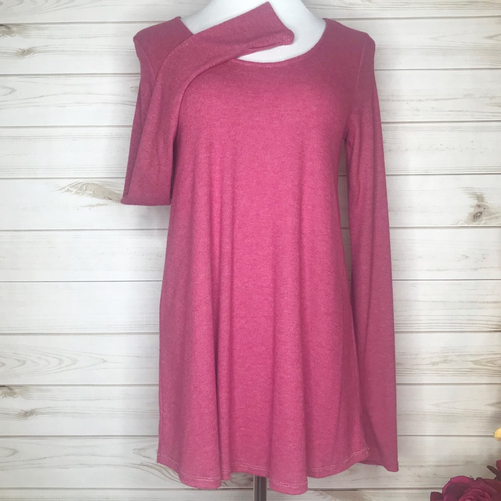 BNWT A&D Thumbhole Everyday Tee